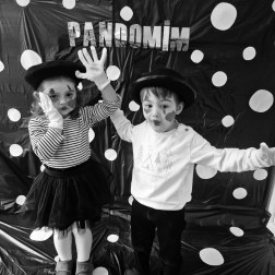 Sessizliğin Diliyle Sahnedeyiz!