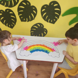 İNGİLİZCE YAZ KAMPINDA SANAT ÇALIŞMASI