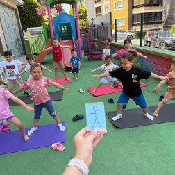 Oyunlarla Yoga: Açık Havada Gelişim!