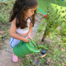 Minik Ellerle Bahçemizi Suladık! 🌿💧
