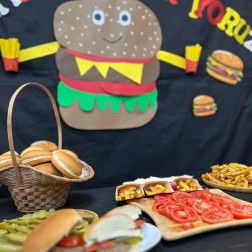 Minik Şeflerimiz Hamburger Atölyesinde!