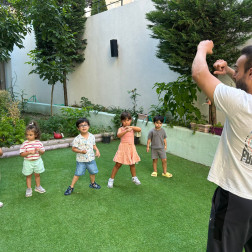 Kum Havuzu ve Bahçede Dans Keyfi!