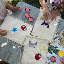 Minik Eller, Renkli Çantalar!