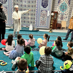 Minik Kalplerle Camii Ziyareti