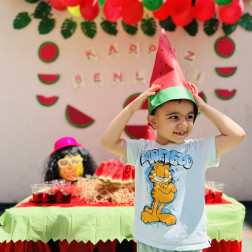 Karpuz yedik neşelendik, yazla birlikte biz de geldik! 🍉🥳🌞