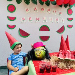 Karpuz yedik neşelendik, yazla birlikte biz de geldik! 🍉🥳🌞