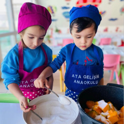 Tatlı mı tatlı, neşeli bir gün! 🎃