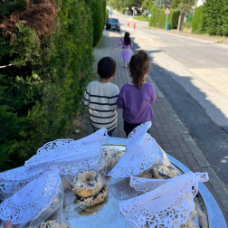 Minik Ellerden Mis Kokulu Pideler