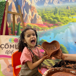 Minik Eller Çömlekte Buluştu