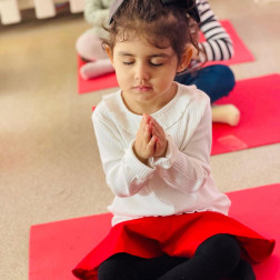Yoga Saatiyle Hem Rahatladık Hem Eğlendik!
