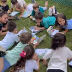 Bahçede Kitap Okuma!