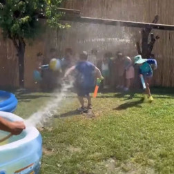 Bahçede Havuz Partisi Keyfi!