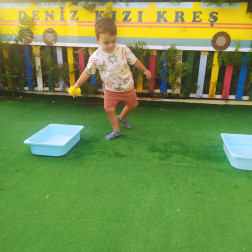 Yaz Okulu Etkinlikleri: Süngerle Su Aktarma Oyunumuz!