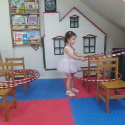 Yaz Okulu Etkinlikleri: Hulahopla Hareket, Denge ve Eğlence!