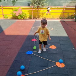 Renkli Toplarla Eğlenceli Bir Gün!