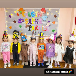 YAŞASINN ÇILGIN ŞAPKA PARTİSİİ .... :)