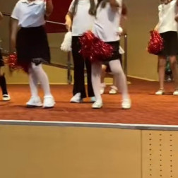 Sahne Bizimdi, Alkışlar Hepimize!