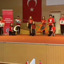 Sahne Bizimdi, Alkışlar Hepimize!
