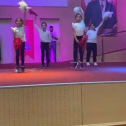 Sahne Bizimdi, Alkışlar Hepimize!