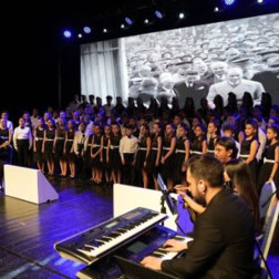 Işığın ve Gölgenin Ritmi Sahnede!