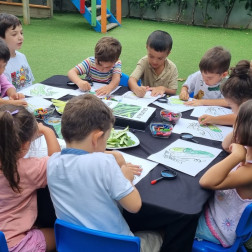Minik Ellerle Salatalık Ekolojisi