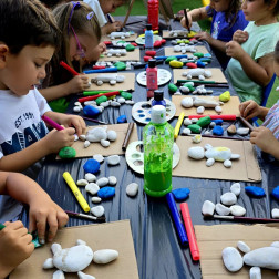 Minik Ellerle Taş ve Kaplumbağa Boyama