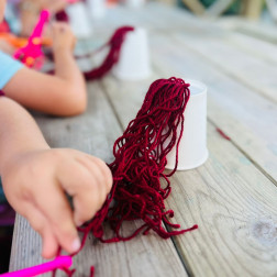 Bardaktan Yüz, İplerden Saçlar!