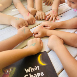 “What Shape is the Moon?” English Book Workshop 📖🌙