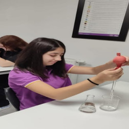 🔬 Kimya Laboratuvarında Tanışma Çalışması