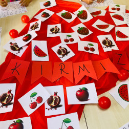 KIRMIZI RENK ETKİNLİĞİ