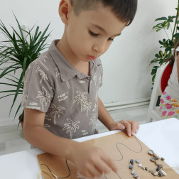 Minik Ellerle Büyük İşler