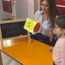 HİSLER KÖŞESİ OYUNUMUZ:)