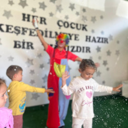 Bugün Okulumuzda Renkli Bir Sürpriz Vardı! 🎈
