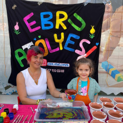 Ebru Atölyesi: Renklerin Su Üzerindeki Dansı