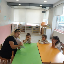 🎉 Okulun İlk Günü: Minik Adımlarla Büyük Başlangıçlar! 👣🎨