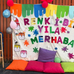 Renkli Bir Yıla Merhaba 🌈