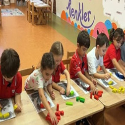 🧩 Renkli Bloklarla Eğlenceli Öğrenme 🧩