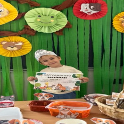 Minik Kalplerden Kocaman Sevgiler!