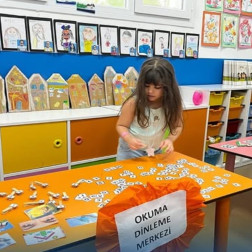 Okuma Dinleme Merkezi ile Sessizce Büyüyen Kelimeler