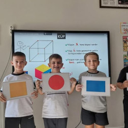 Geometriyle Tasarlıyoruz, Hayal Gücümüzü Şekillendiriyoruz!