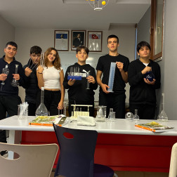 Bilimin Renkli Dünyasında Deney Zamanı! ⚗️💡