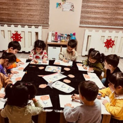Renklerle Dolu Bir Öğrenme Masası 🎨