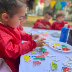 Alçı Döküm Boyama Atölyesinden Renkli Kareler