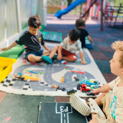 Araba Pistinde Eğlenceli Dakikalar 🚗