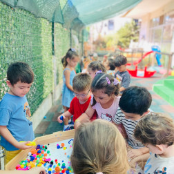 Renkli Duyusal Keşif Masası 🎨