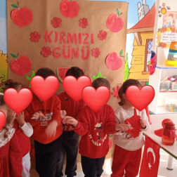 🔴 Kırmızı Günü – Renkleri Öğreniyoruz!