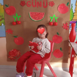 🔴 Kırmızı Günü – Renkleri Öğreniyoruz!