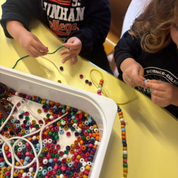 🎨 Renkli Boncuklarla El Becerimizi Geliştiriyoruz