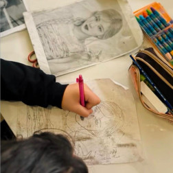 RENKLİ İZLER: PORTREYE YOLCULUK