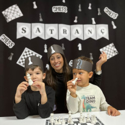 ♟️ Minik Eller Satrançla Buluşuyor!